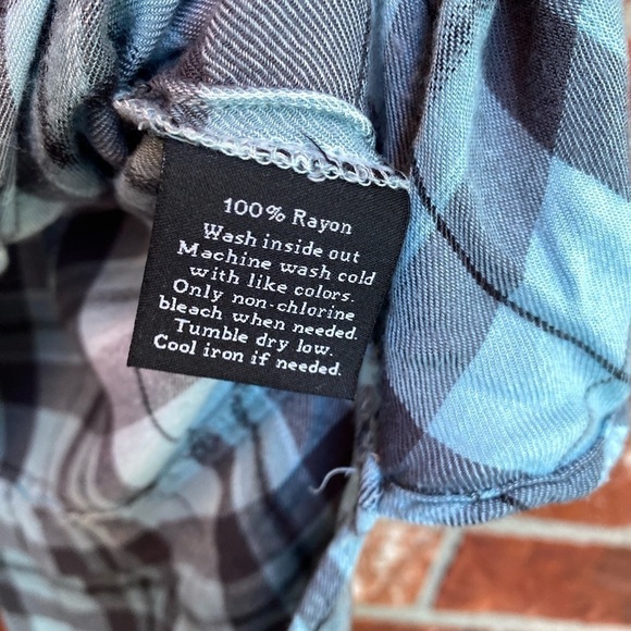 Rock & Republic Medium Plaid Dip Dye Split Black Button Down Sleeveless Top - Picture 7 of 10